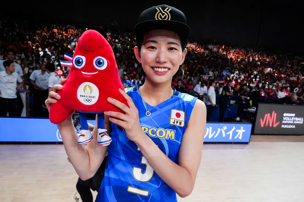 甲斐　バレーボール　ユニフォーム　15 背番号15番の“甲斐くん”です」チーム最年少の20歳・甲斐優斗が