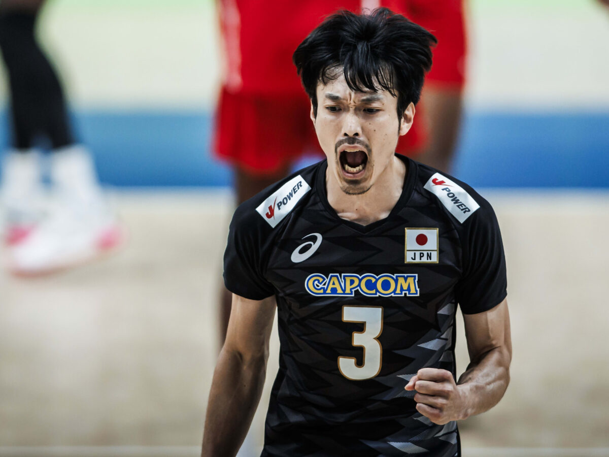 VNL千葉大会のレジェンドシートに現役選手の松本慶彦と深津旭弘が参加