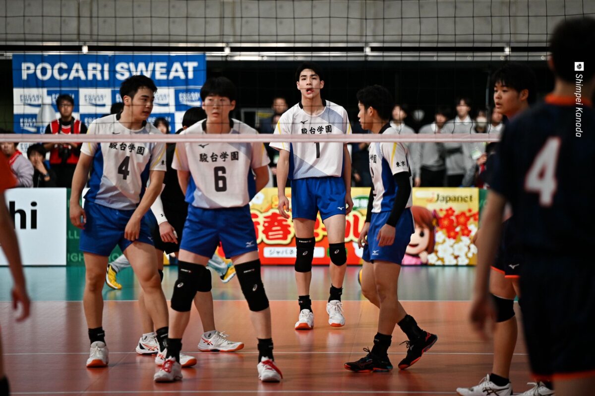 王者駿台学園が近江相手に苦しみながらもストレート勝利！ 偉業に向け