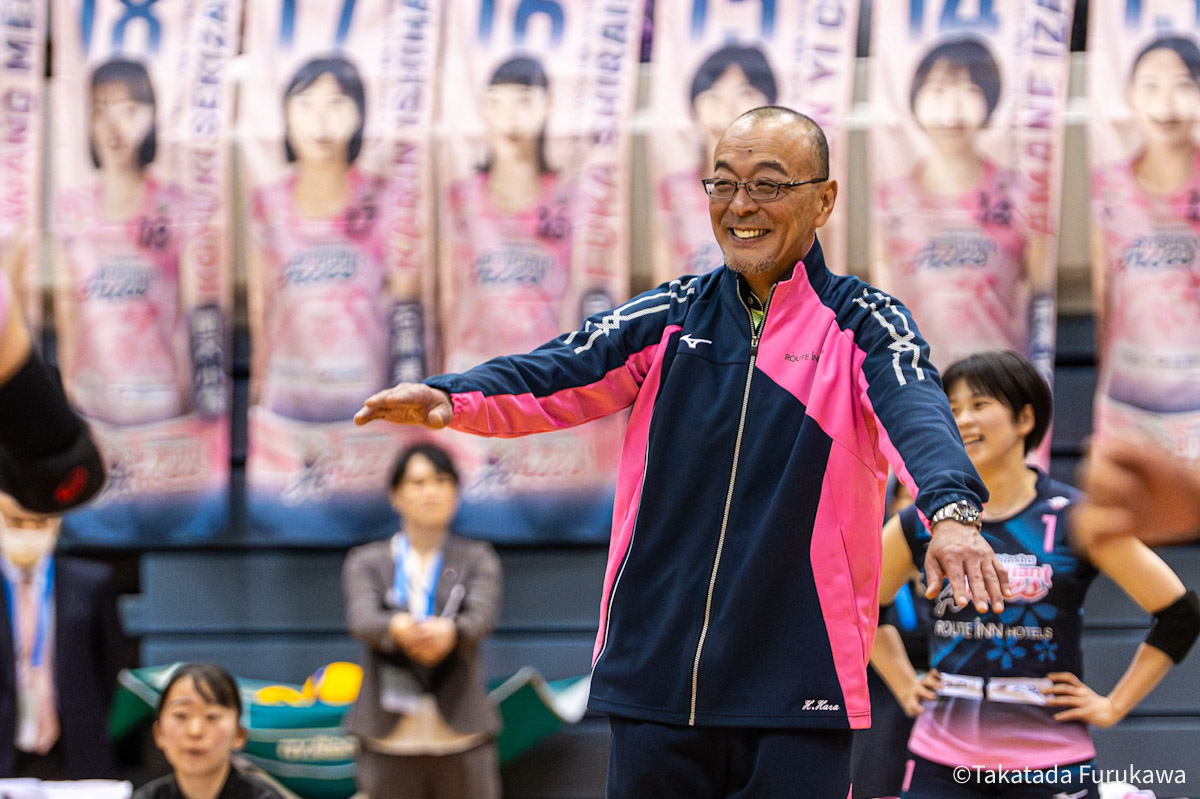 信州ブリリアントアリーズを新生Vリーグ初代女王に導いた原秀治監督が