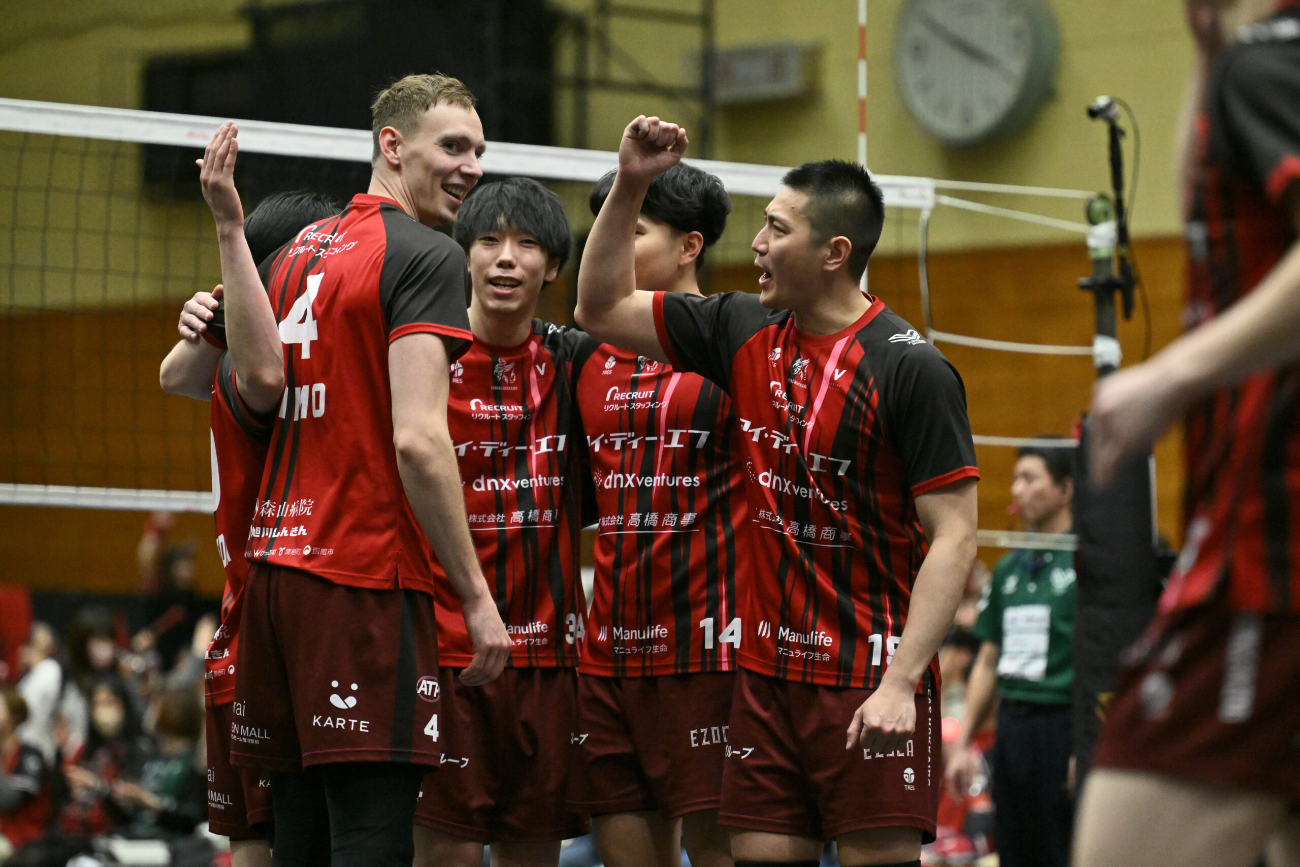 ヴォレアスがホームゲーム最終節の1戦目でフルセットの末、日鉄堺BZに