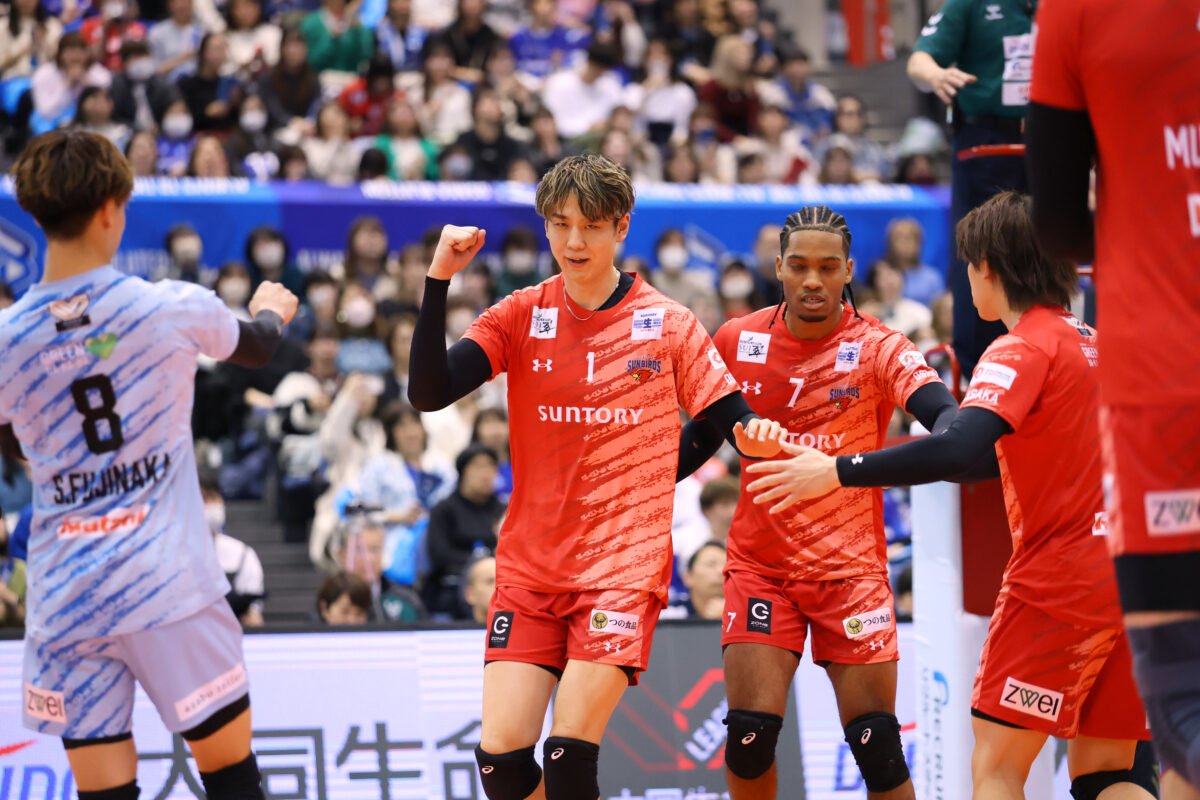 首位決戦はデュースにフルセットの大激闘！ 約3時間にも及ぶ死闘を制