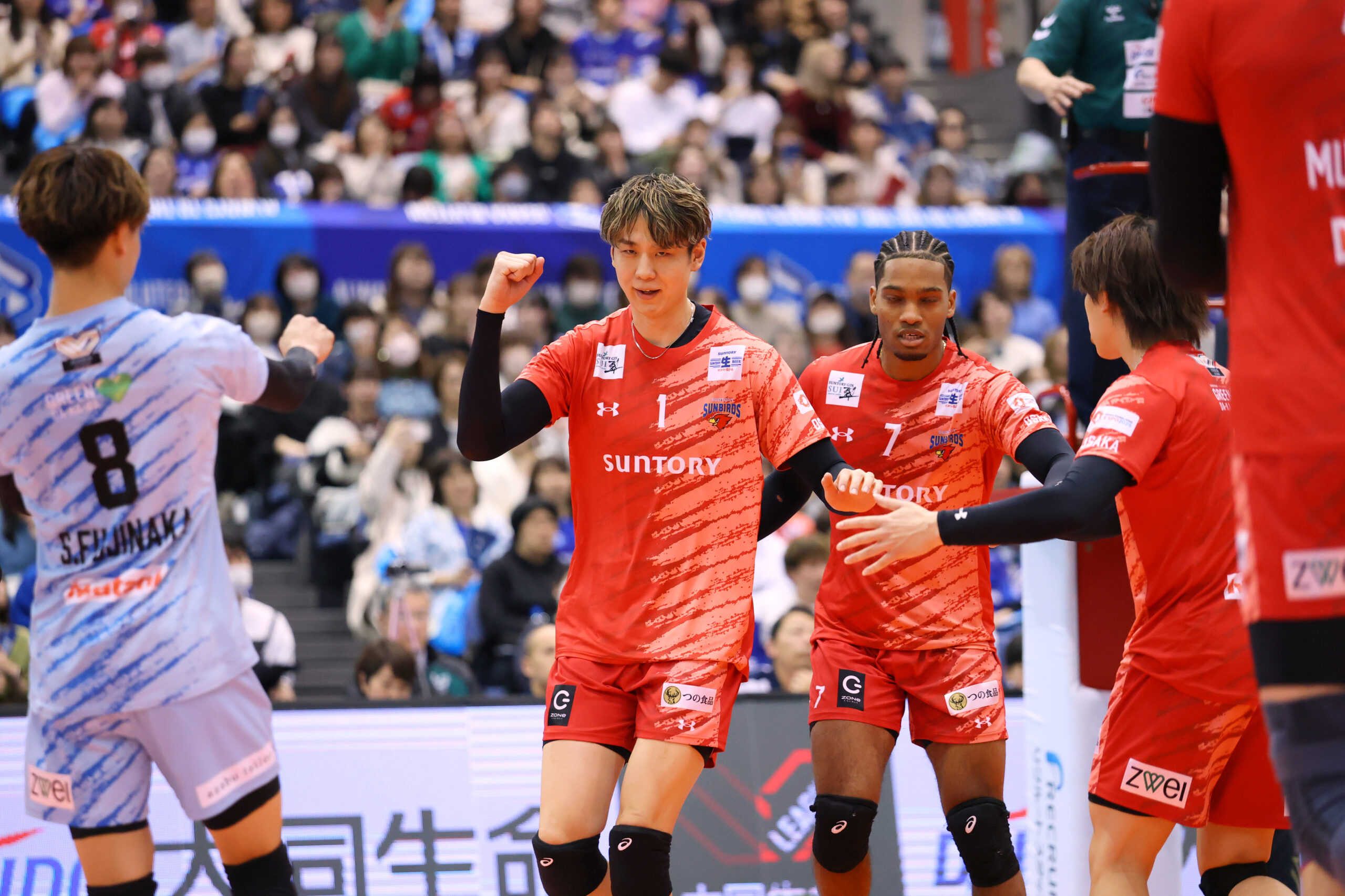 首位決戦はデュースにフルセットの大激闘！ 約3時間にも及ぶ死闘を制