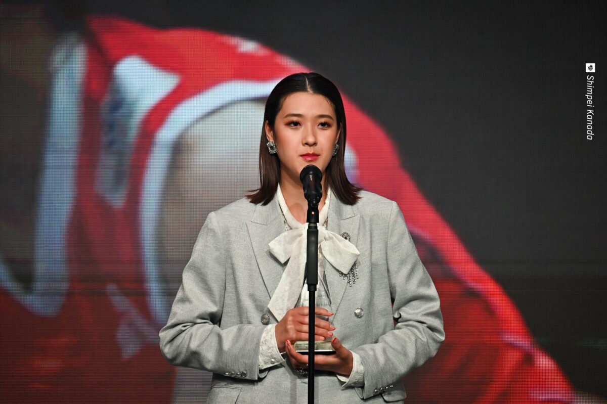 最優秀新人賞とベストアウトサイドヒッターを受賞した佐藤淑乃